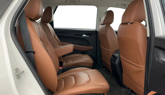 2021 MG HECTOR PLUS SHARP 1.5 PETROL TURBO HYBRID MT 6-STR, Petrol, Manual, 27,438 km, Right Side Rear Door Cabin