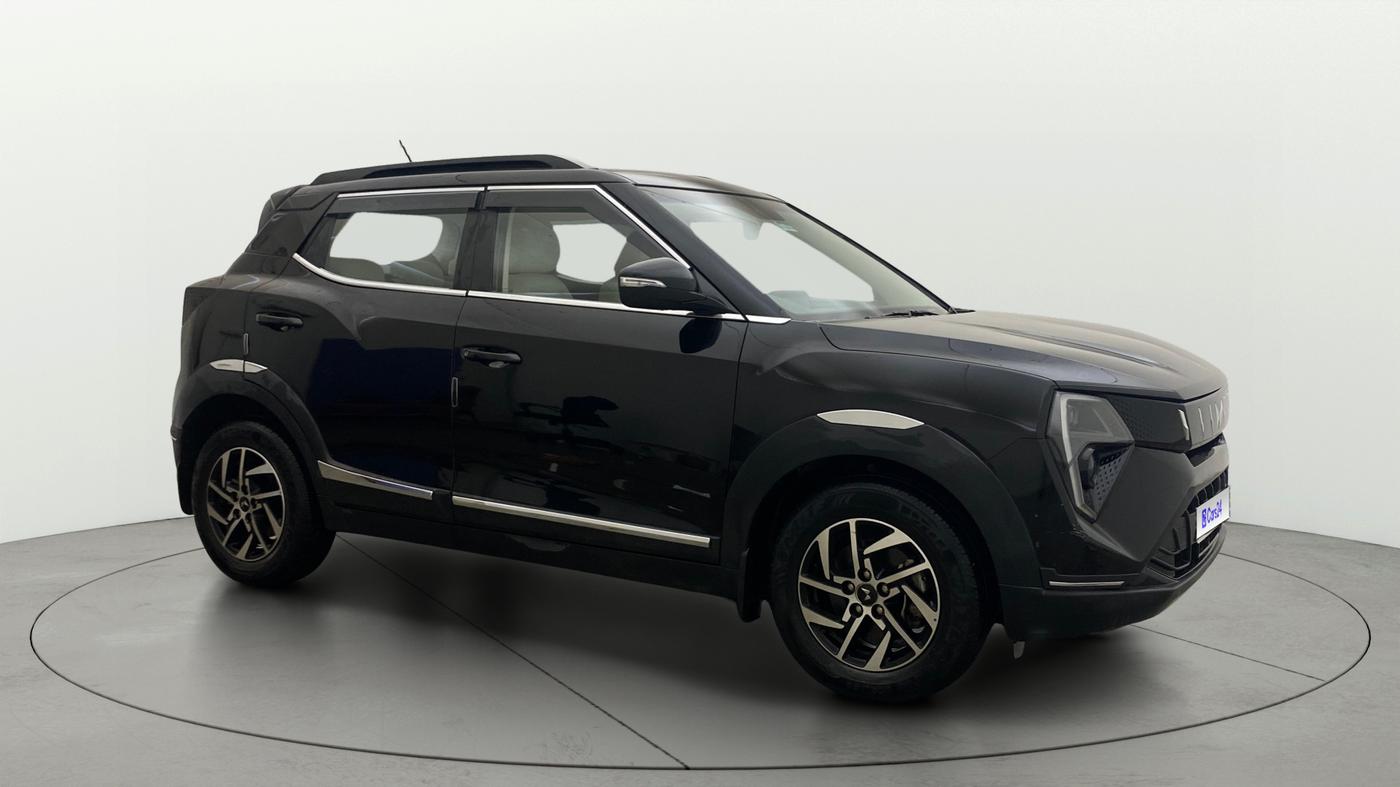 2025 Mahindra XUV 3XO AX5 1.2 L TCMPFI AT, Petrol, Automatic, 13,681 km, SRP