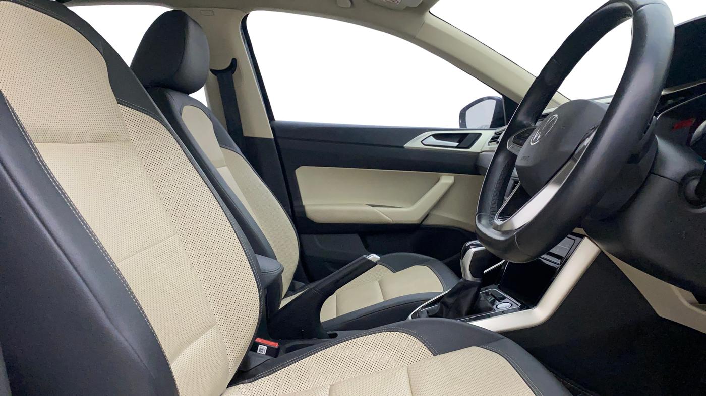 2024 Volkswagen VIRTUS TOPLINE TSI 1.0 AT, Petrol, Automatic, 25,122 km, Right Side Front Door Cabin