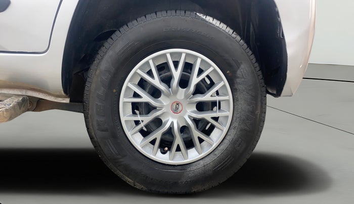 2016 Mahindra TUV300 T4 PLUS, Diesel, Manual, 1,08,591 km, Left Rear Wheel