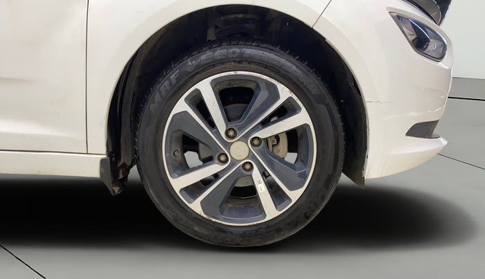 2024 Tata ALTROZ XZA + SUNROOF, Petrol, Automatic, 5,572 km, Right Front Wheel