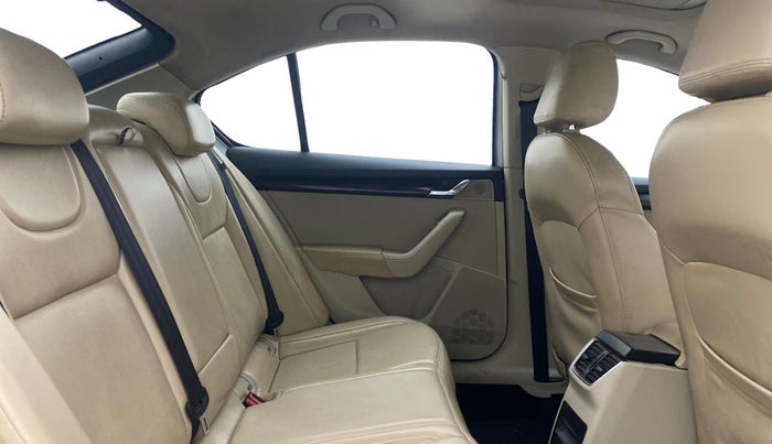 2016 Skoda Octavia STYLE PLUS AT 1.8 TSI, Petrol, Automatic, 94,300 km, Right Side Rear Door Cabin