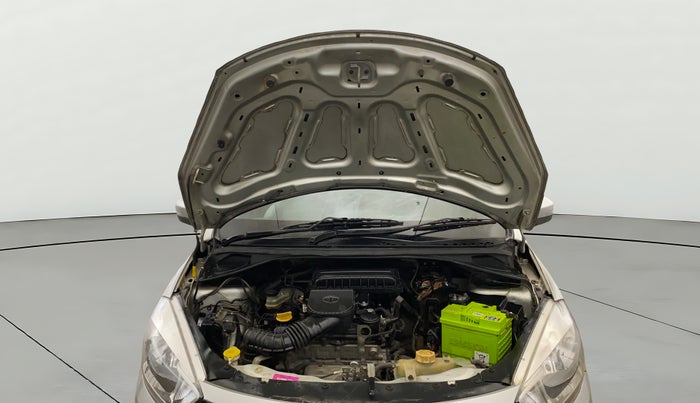 2018 Tata Tiago XZ PETROL, Petrol, Manual, 1,39,758 km, Open Bonet