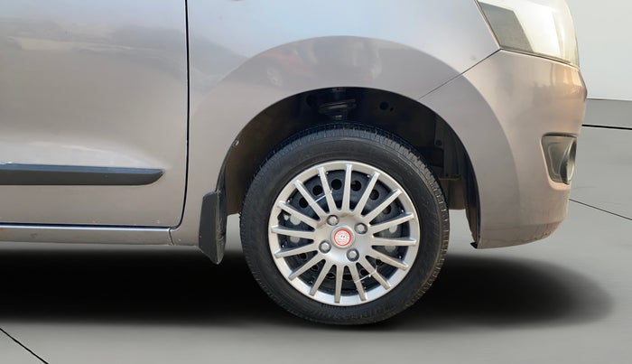 2014 Maruti Wagon R 1.0 VXI, Petrol, Manual, 44,453 km, Right Front Wheel