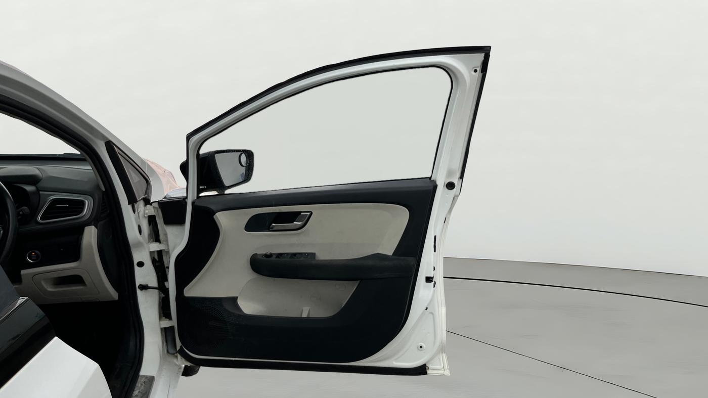 2023 Tata ALTROZ XZA, Petrol, Automatic, 50,540 km, RHS Front Door