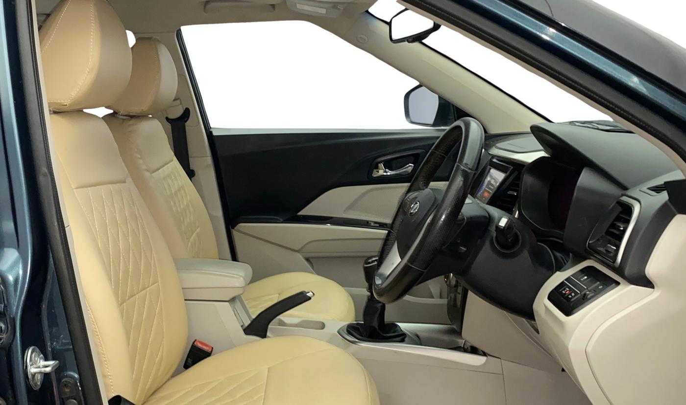 2019 Mahindra XUV300 W8 (O) 1.5 DIESEL, Diesel, Manual, 87,440 km, Right Side Front Door Cabin