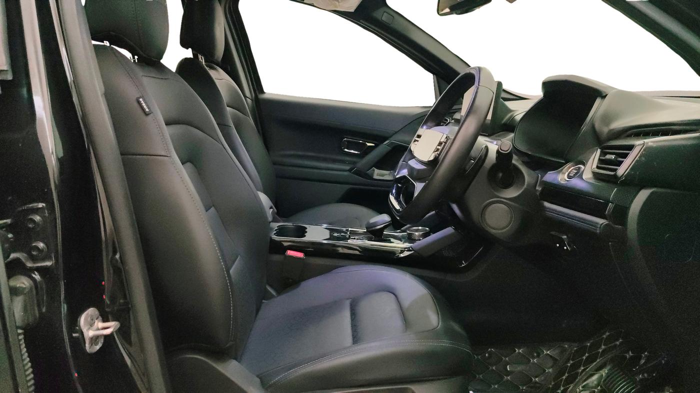 2024 Tata Harrier FEARLESS DARK EDITION AT, Diesel, Automatic, 44,841 km, Right Side Front Door Cabin