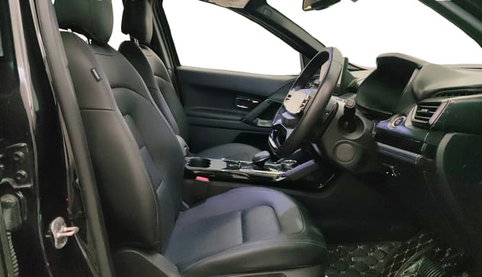 2024 Tata Harrier FEARLESS DARK EDITION AT, Diesel, Automatic, 44,841 km, Right Side Front Door Cabin