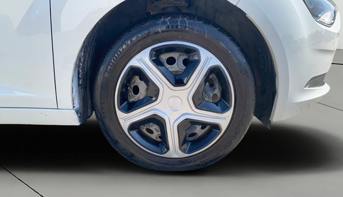 2021 Tata ALTROZ XT DIESEL, Diesel, Manual, 93,147 km, Right Front Wheel