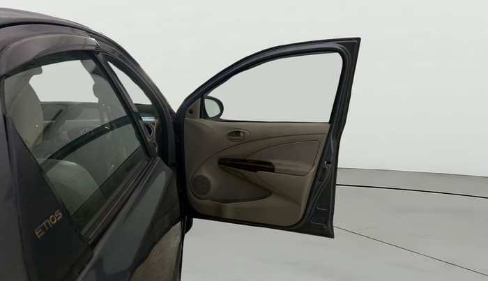 2013 Toyota Etios V, Petrol, Manual, 38,460 km, RHS Front Door