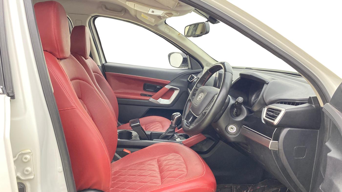 2021 Tata Harrier XMA 2.0L KRYOTEC, Diesel, Automatic, 72,640 km, Right Side Front Door Cabin