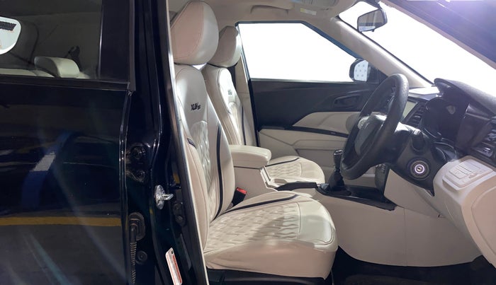 2023 Mahindra XUV300 W6 1.2 PETROL, Petrol, Manual, 8,518 km, Right Side Front Door Cabin