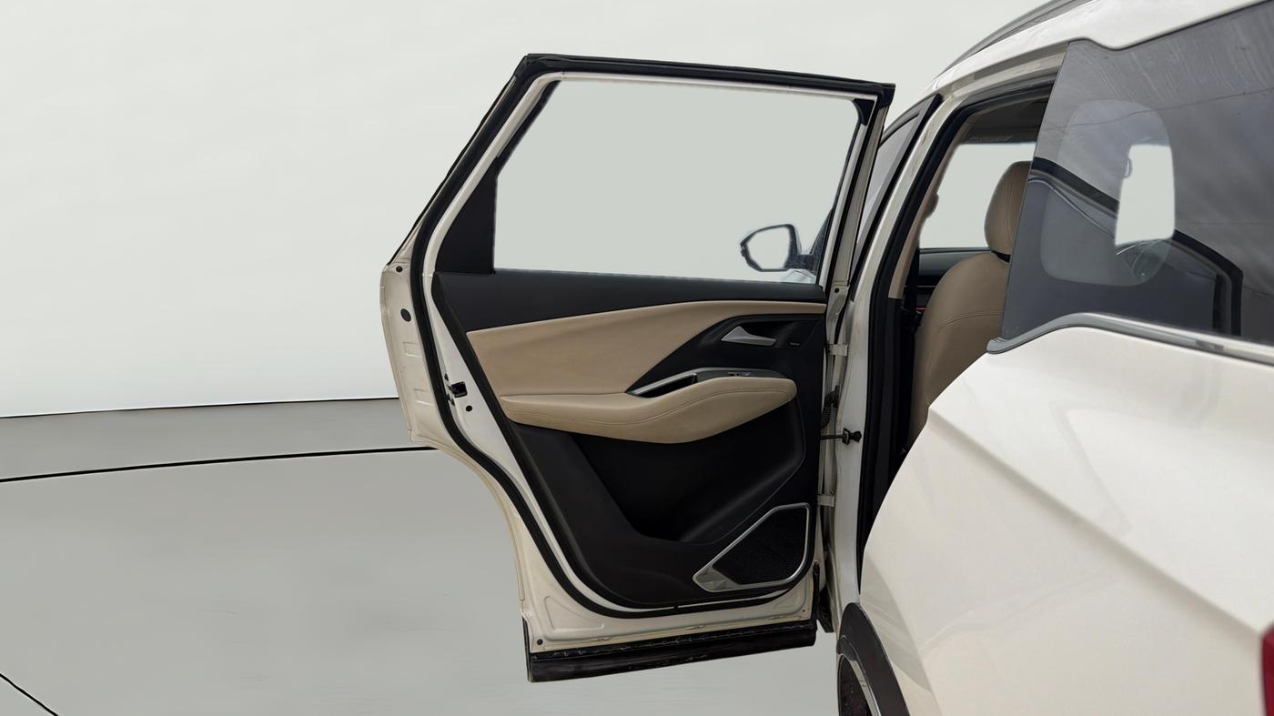 2023 MG HECTOR SHARP PRO 1.5 PETROL TURBO CVT PETROL, Petrol, Automatic, 34,830 km, LHS Rear Door