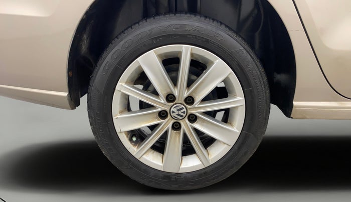 2016 Volkswagen Vento HIGHLINE PETROL AT, Petrol, Automatic, 76,549 km, Right Rear Wheel