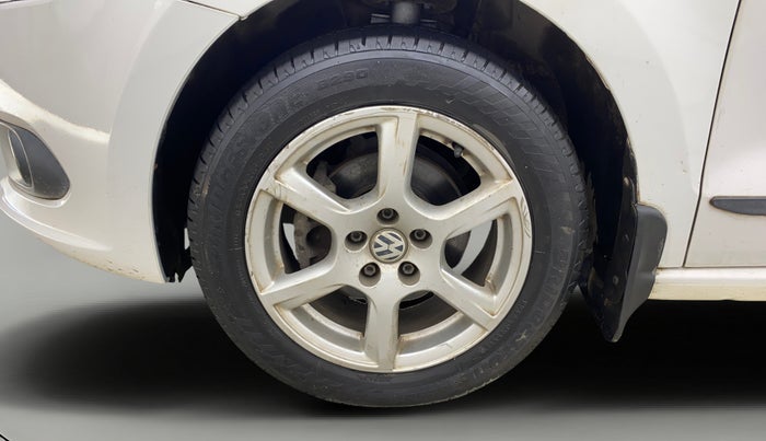 2013 Volkswagen Vento HIGHLINE 1.6 MPI, Petrol, Manual, 69,541 km, Left Front Wheel