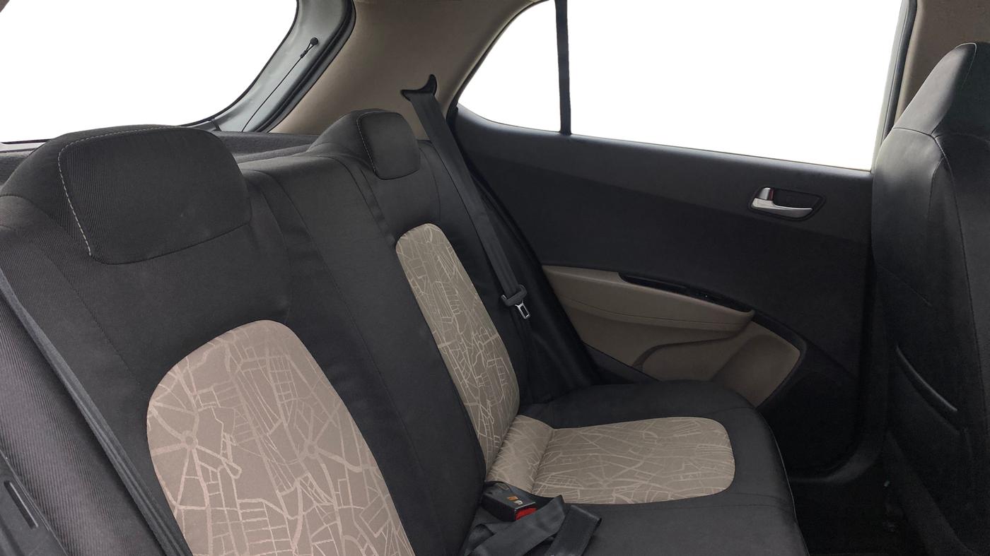 2017 Hyundai Grand i10 SPORTZ (O) AT 1.2 KAPPA VTVT, Petrol, Automatic, 67,117 km, Right Side Rear Door Cabin