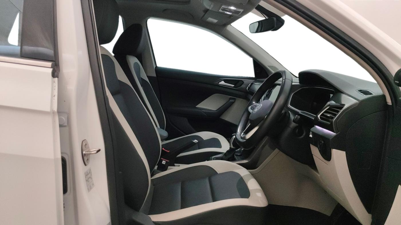 2023 Volkswagen TAIGUN  Topline 1.0 TSI AT (Electric Seats), Petrol, Automatic, 28,799 km, Right Side Front Door Cabin