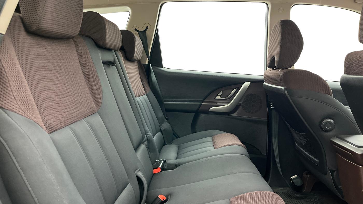 2014 Mahindra XUV500 W6, Diesel, Manual, 69,635 km, Right Side Rear Door Cabin