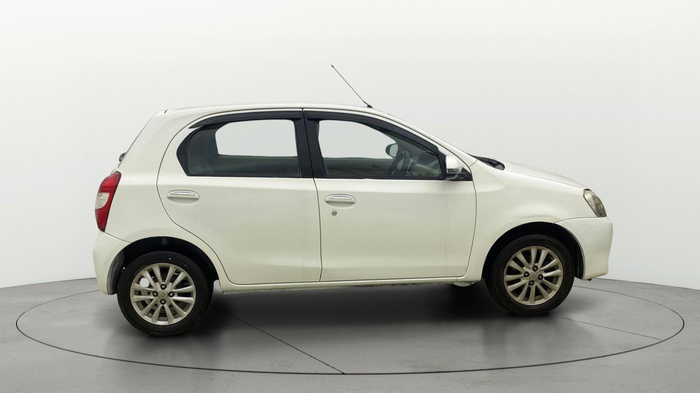 2015 Toyota Etios VX, Petrol, Manual, 1,02,473 km, Right Side View