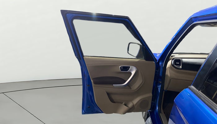 2016 Mahindra TUV300 T8, Diesel, Manual, 81,481 km, LHS Front Door