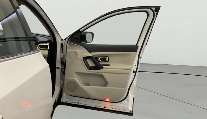 2022 Tata Safari XZ PLUS GOLD, Diesel, Manual, 47,279 km, RHS Front Door