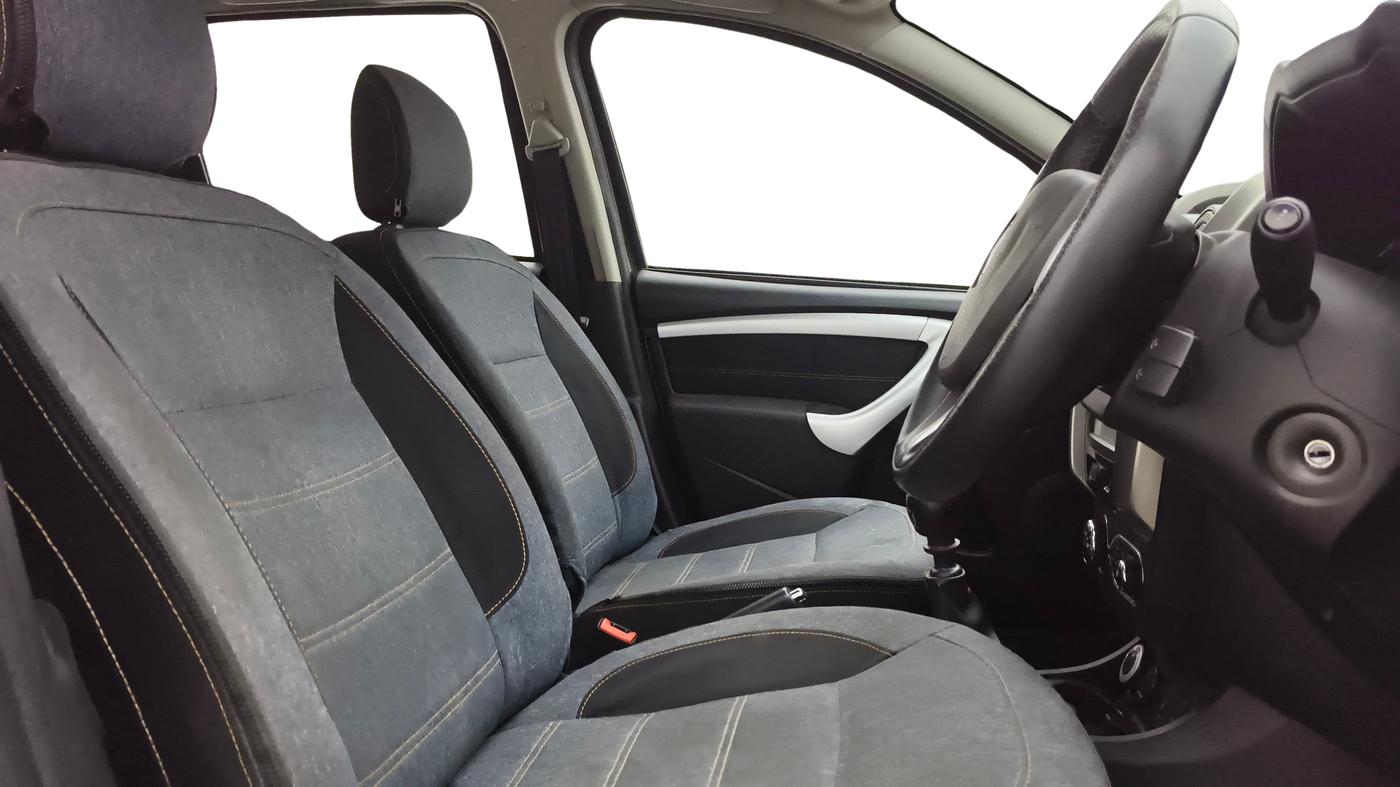 2016 Renault Duster 110 PS RXZ 4X4 MT ADVENTURE EDITION, Diesel, Manual, 80,725 km, Right Side Front Door Cabin