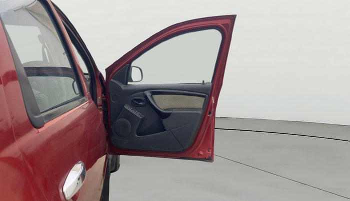 2015 Renault Duster 85 PS RXL DIESEL, Diesel, Manual, 1,18,559 km, RHS Front Door