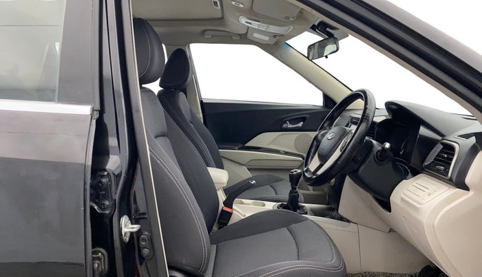 2021 Mahindra XUV300 W8 1.5 DIESEL, Diesel, Manual, 71,441 km, Right Side Front Door Cabin