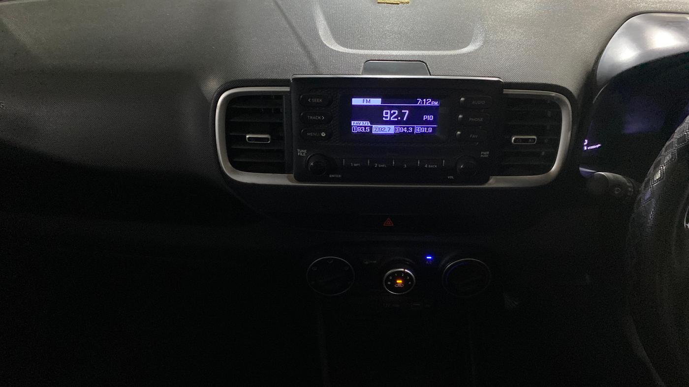 2022 Hyundai VENUE S 1.2, Petrol, Manual, 77,932 km, Air Conditioner
