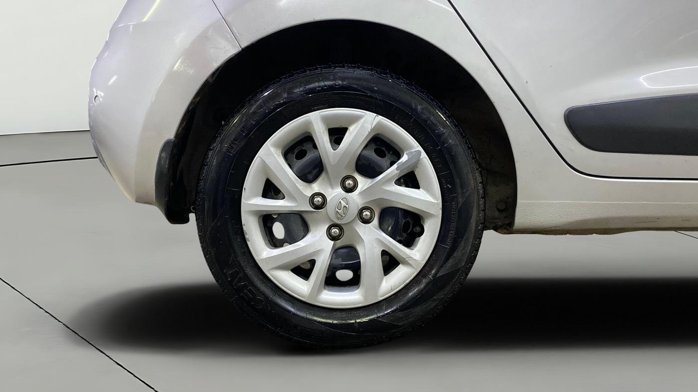 2017 Hyundai Grand i10 SPORTZ (O) 1.2 KAPPA VTVT, Petrol, Manual, 69,088 km, Right Rear Wheel