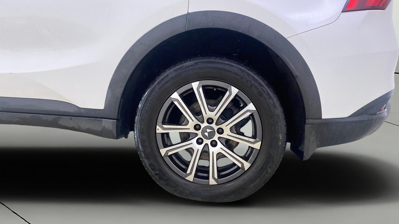 2022 Mahindra XUV700 AX 7 D MT 7 STR, Diesel, Manual, 71,632 km, Left Rear Wheel