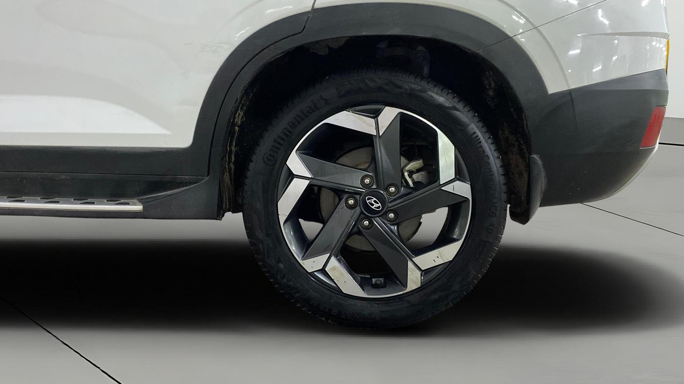 2022 Hyundai ALCAZAR PLATINUM(O) 7STR 2.0 AT, Petrol, Automatic, 60,883 km, Left Rear Wheel