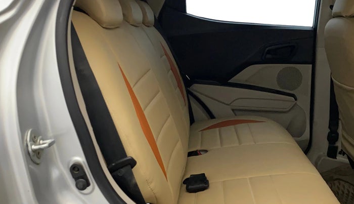 2019 Mahindra XUV300 W6 1.5 DIESEL, Diesel, Manual, 88,443 km, Right Side Rear Door Cabin