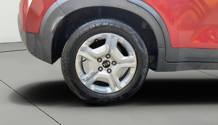 2021 KIA SONET HTK PLUS 1.5 AT, Diesel, Automatic, 94,136 km, Right Rear Wheel