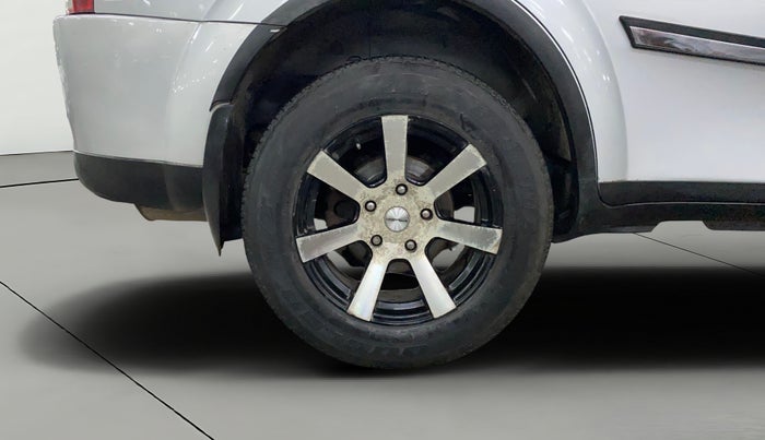 2016 Mahindra XUV500 W6, Diesel, Manual, 80,290 km, Right Rear Wheel