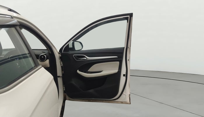 2023 MG ASTOR SUPER 1.5 MT, Petrol, Manual, 16,248 km, RHS Front Door