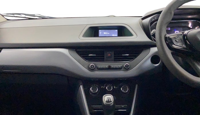 2022 Tata NEXON XM SUNROOF PETROL, Petrol, Manual, 33,147 km, Air Conditioner