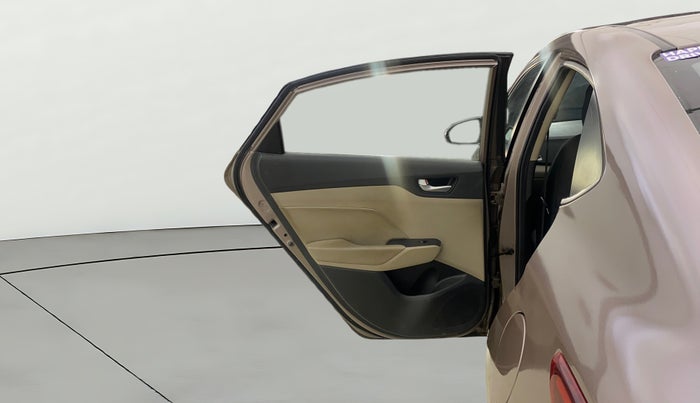 2017 Hyundai Verna 1.6 SX (O) CRDI MT, Diesel, Manual, 1,22,280 km, LHS Rear Door