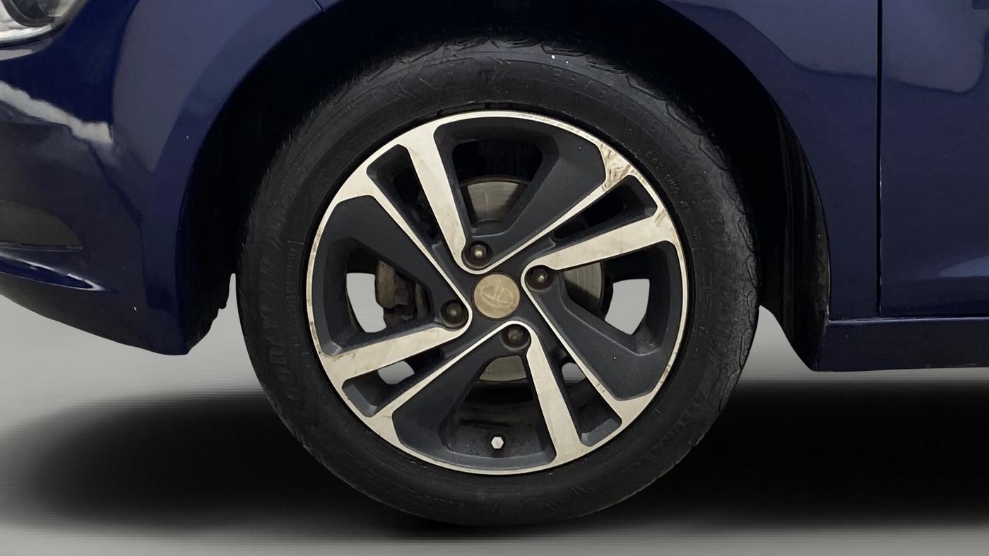 2022 Tata ALTROZ XZA, Petrol, Automatic, 28,812 km, Left Front Wheel