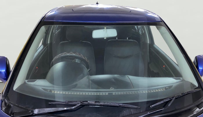 2013 Maruti Swift VDI, Diesel, Manual, 1,20,370 km, Front Windshield