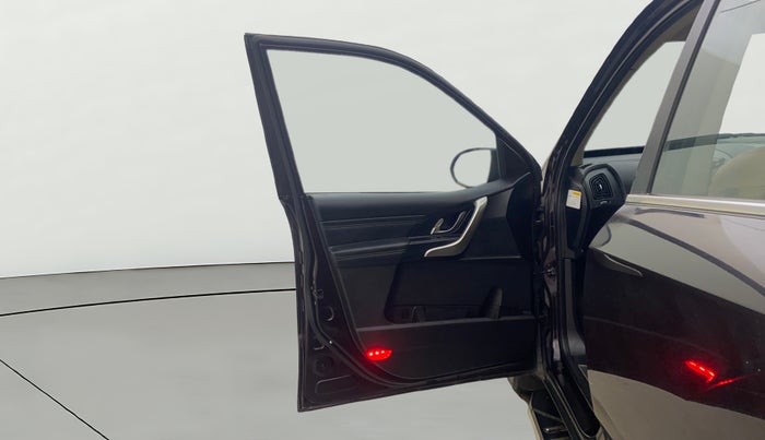 2018 Mahindra XUV500 W11, Diesel, Manual, 48,357 km, LHS Front Door