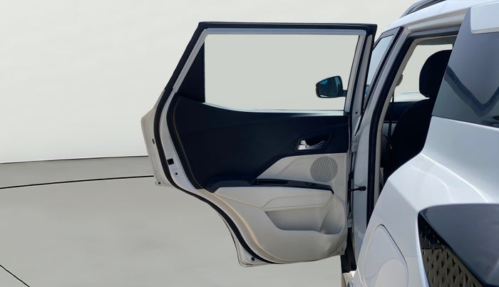 2024 Mahindra XUV 3XO AX5 1.2 L TCMPFI AT, Petrol, Automatic, 41,138 km, LHS Rear Door