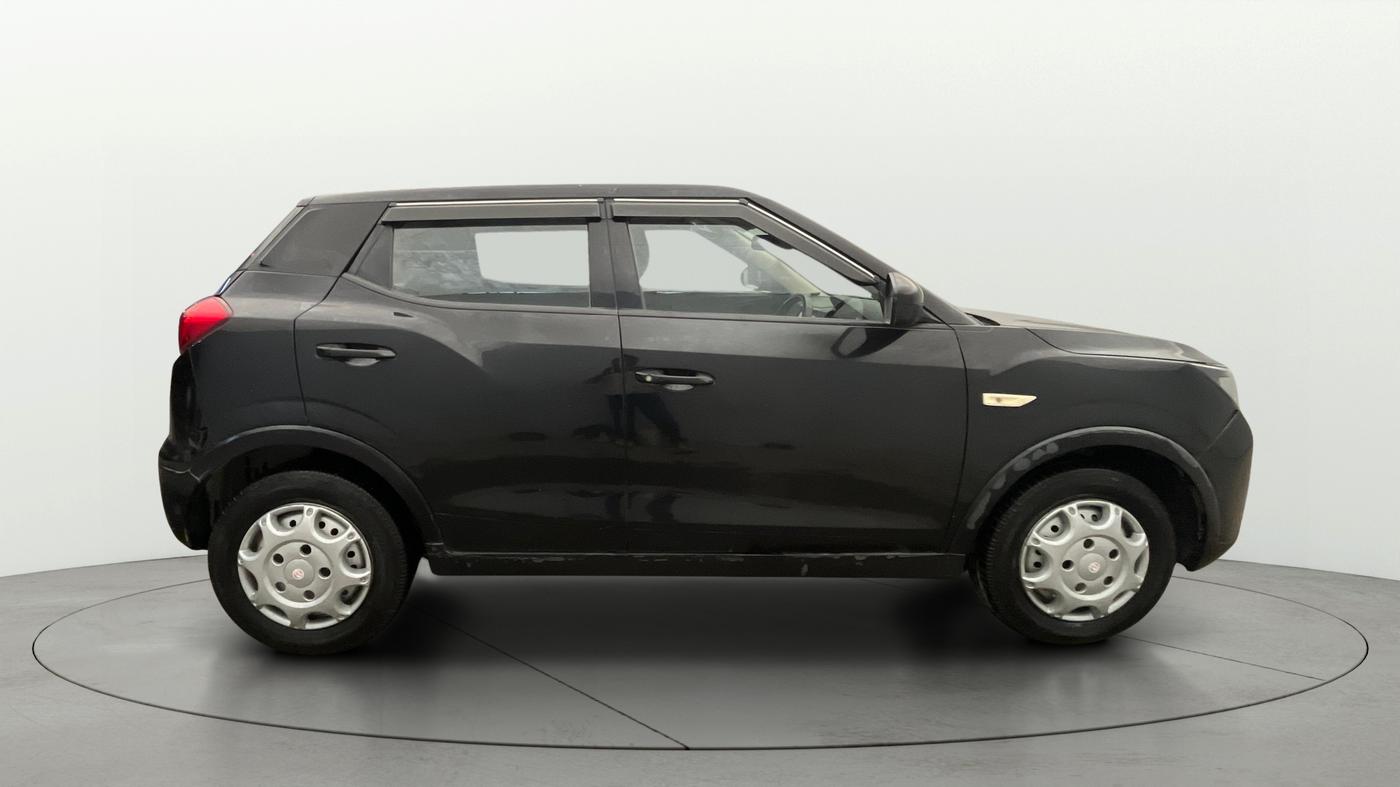2021 Mahindra XUV300 W4 1.2 PETROL, Petrol, Manual, 63,929 km, Right Side View