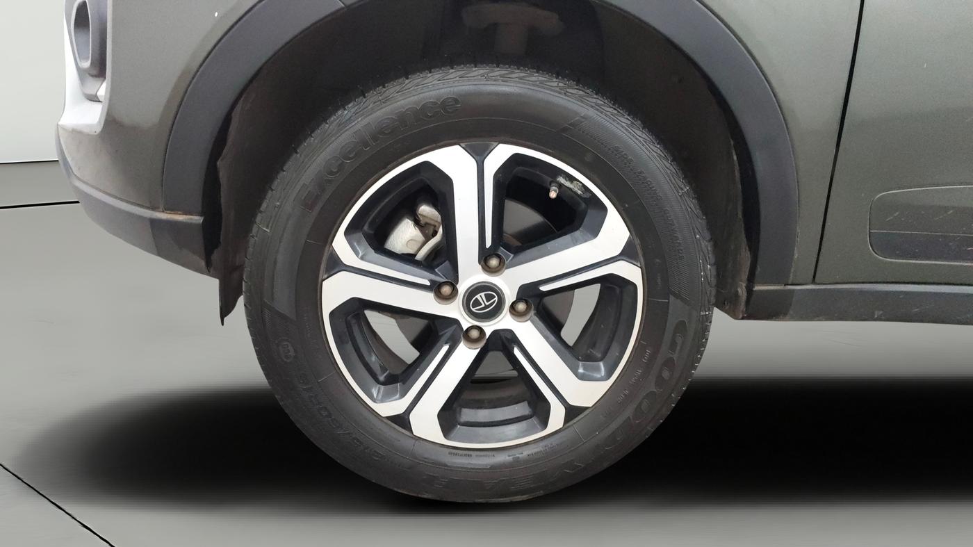 2022 Tata NEXON XZA PLUS PETROL, Petrol, Automatic, 20,300 km, Left Front Wheel