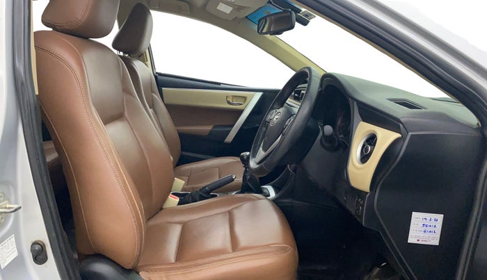 2017 Toyota Corolla Altis GL PETROL, Petrol, Manual, 78,724 km, Right Side Front Door Cabin