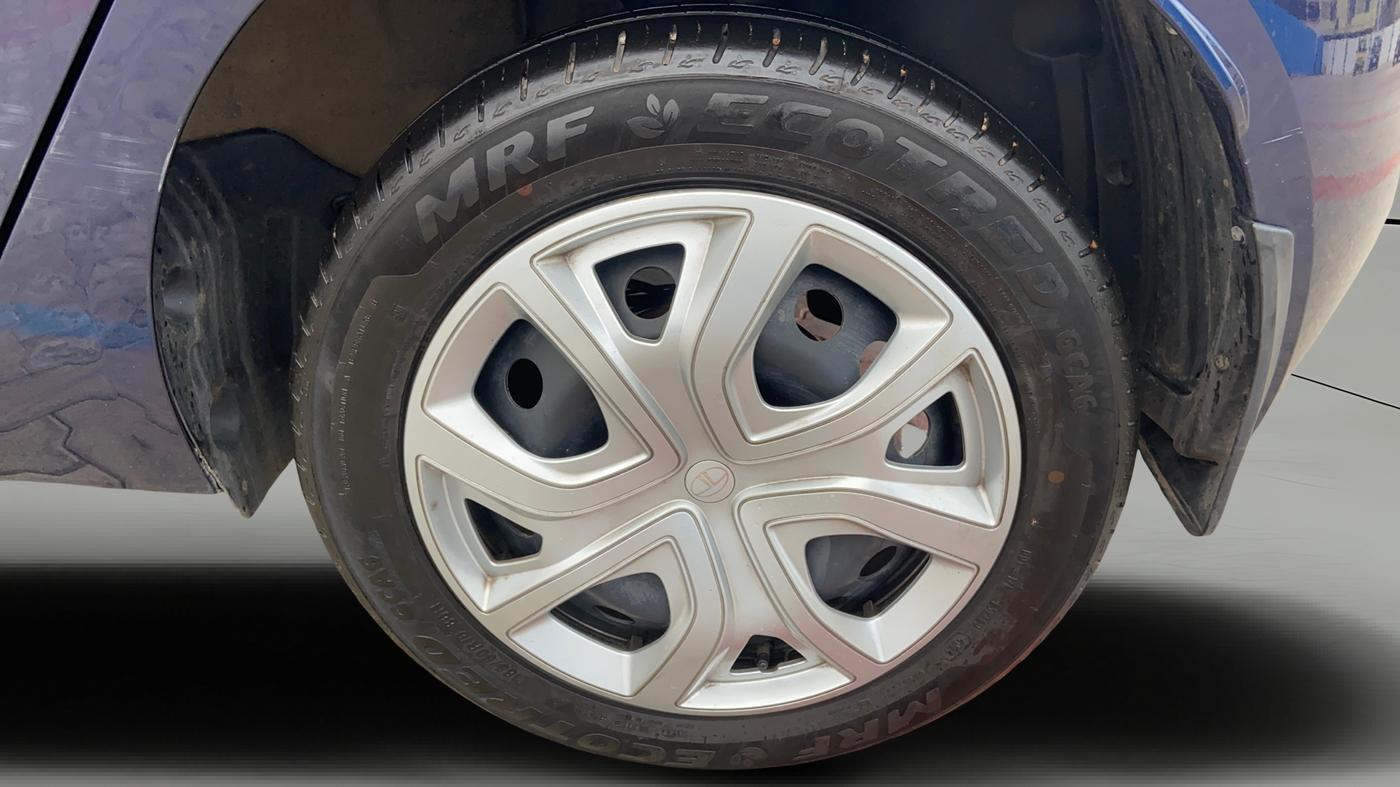 2024 Tata ALTROZ XM PLUS PETROL, Petrol, Manual, 8,236 km, Left Rear Wheel