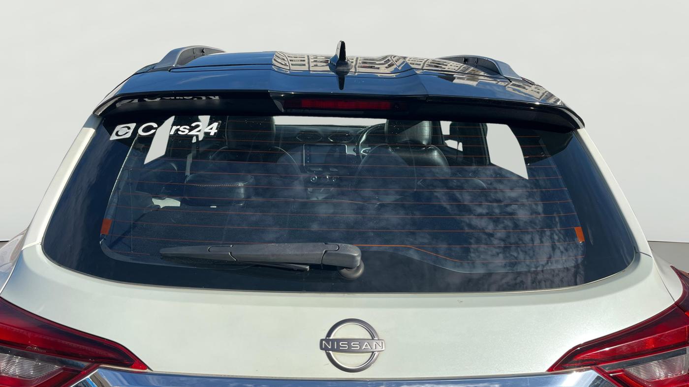 2022 Nissan MAGNITE XV PREMIUM TURBO (O) CVT DUAL TONE, Petrol, Automatic, 28,245 km, Rear Windshield