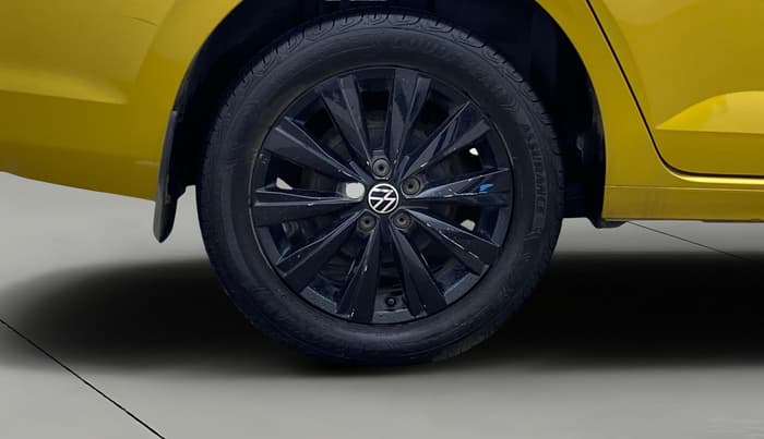 2022 Volkswagen VIRTUS HIGHLINE TSI 1.0 MT, Petrol, Manual, 31,468 km, Right Rear Wheel