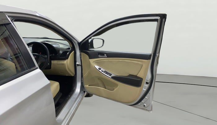 2015 Hyundai Verna 1.4 VTVT, Petrol, Manual, 54,180 km, RHS Front Door