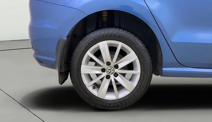 2016 Volkswagen Ameo HIGHLINE DSG 1.5 DIESEL , Diesel, Automatic, 1,21,481 km, Right Rear Wheel